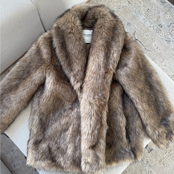 Abercrombie & Fitch Jackets & Blazers - Abercrombie Faux Fur Coat